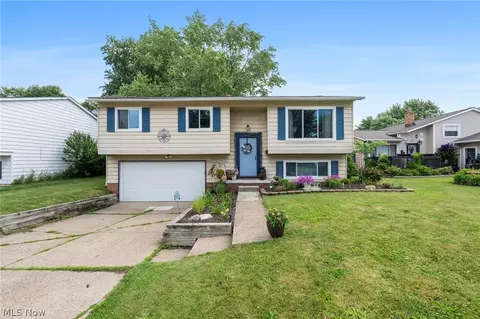 335 Bayshore Dr, Eastlake, OH 44095