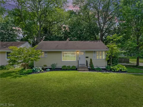 211 Wyleswood Dr, Berea, OH 44017