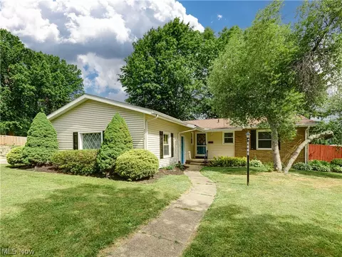 2115 Daniels Ave, Akron, OH 44312
