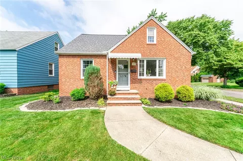 1376 Parkview Dr, Lyndhurst, OH 44124