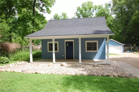 10029 Cummins Dr, Deerfield, OH 44411