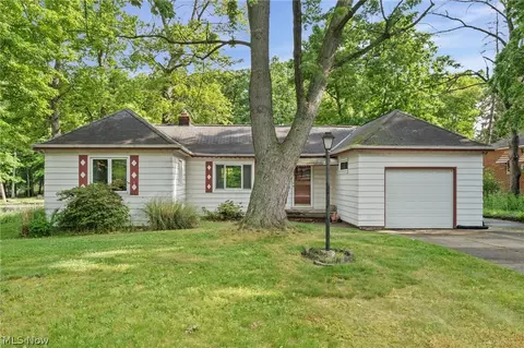 4714 W Ridgewood Dr, Parma, OH 44134