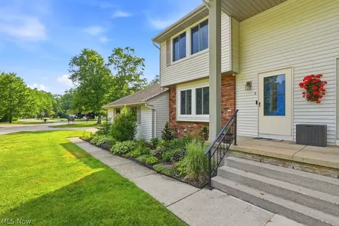 10125 Driftwood Cv #E, Aurora, OH 44202