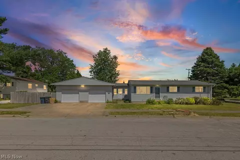 611 Herbert Rd, Akron, OH 44312