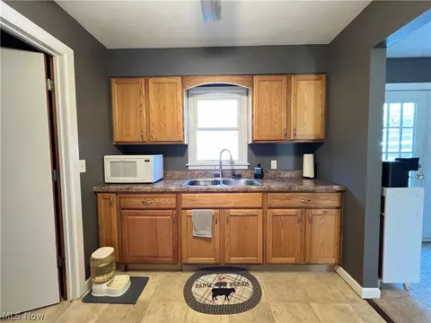 Kitchen - 4686 Knickerbocker Cir, Ashtabula, OH 44004 photo 1 of 3