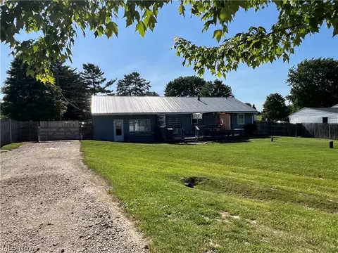 Exterior - 4686 Knickerbocker Cir, Ashtabula, OH 44004 photo 5 of 14
