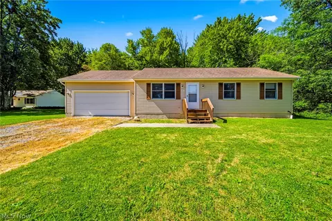 1682 Sugar Creek Crk, Rock Creek, OH 44084