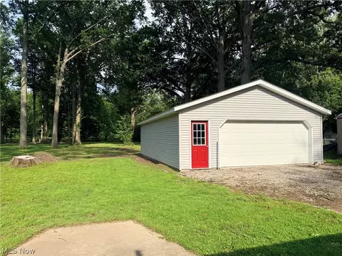 10519 Dewhurst Rd, Elyria, OH 44035 photo 2