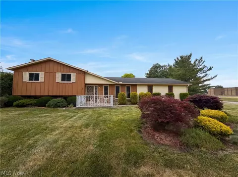 1015 Kingsway Dr, Lorain, OH 44052