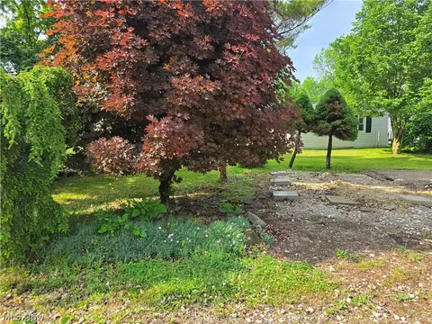 4877 Presidential Dr, Geneva, OH 44041