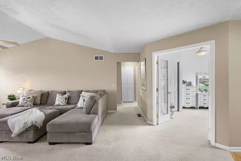 Entry Way - 6514 Candlestick Ave NE, Canton, OH 44721 photo 2 of 7