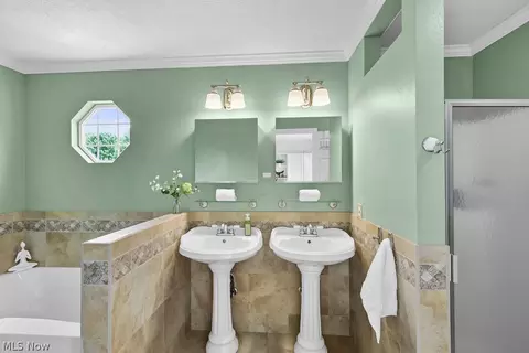 Bath - 6514 Candlestick Ave NE, Canton, OH 44721 photo 1 of 6