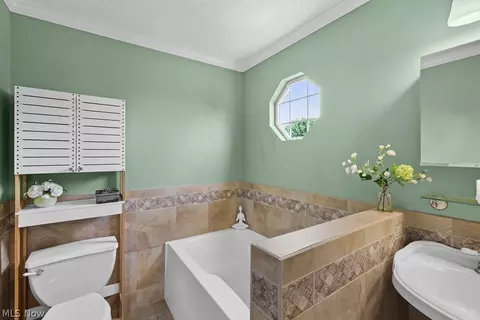 Bath - 6514 Candlestick Ave NE, Canton, OH 44721 photo 3 of 6