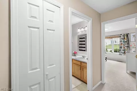 Entry Way - 6514 Candlestick Ave NE, Canton, OH 44721 photo 5 of 7