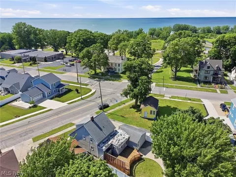View/Area - 214 Lake Ave, Ashtabula, OH 44004 photo 1 of 2