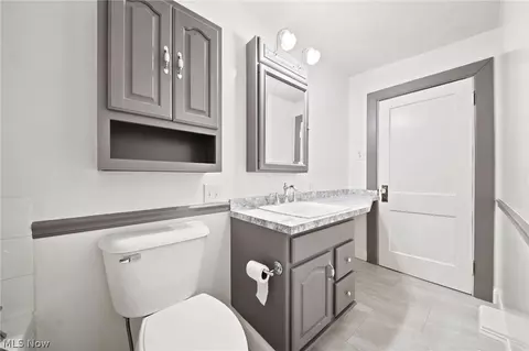 Bath - 214 Lake Ave, Ashtabula, OH 44004 photo 1 of 3