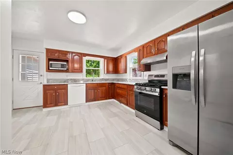 Kitchen - 214 Lake Ave, Ashtabula, OH 44004 photo 2 of 2