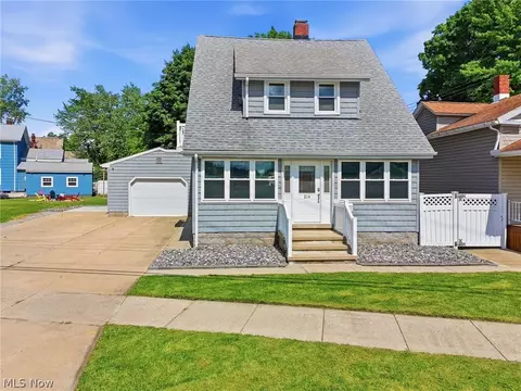 214 Lake Ave, Ashtabula, OH 44004