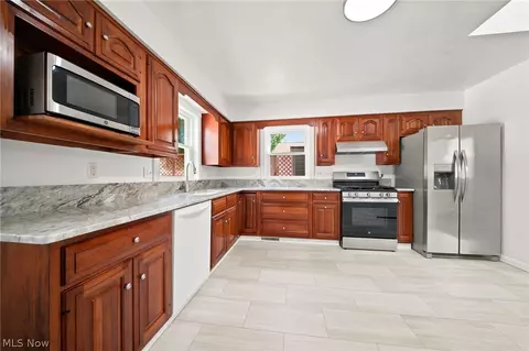 Kitchen - 214 Lake Ave, Ashtabula, OH 44004 photo 1 of 2