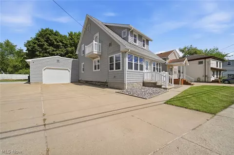 Exterior - 214 Lake Ave, Ashtabula, OH 44004 photo 6 of 7