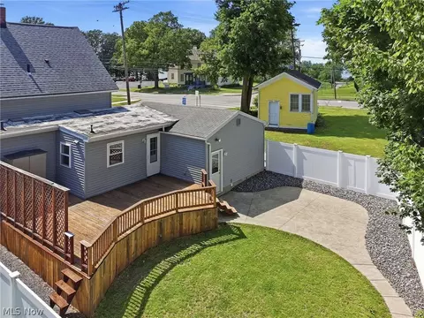 Exterior - 214 Lake Ave, Ashtabula, OH 44004 photo 4 of 7