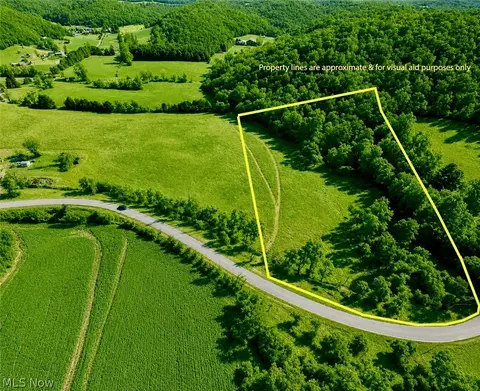 Latto Road Se, Uhrichsville, OH 44683