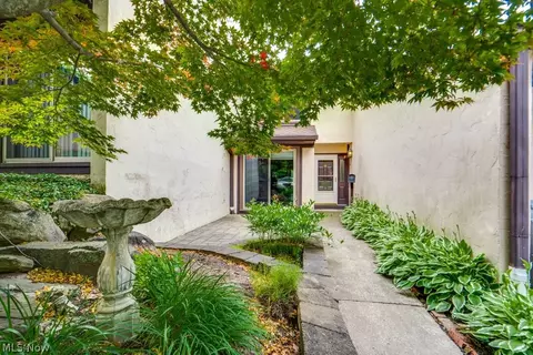 3388 S Smith Rd, Fairlawn, OH 44333