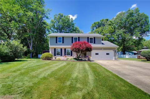 1495 Fredrickburg Dr, Youngstown, OH 44512