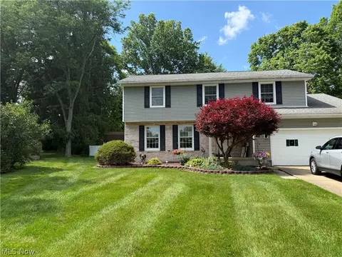 1495 Fredrickburg Dr, Youngstown, OH 44512