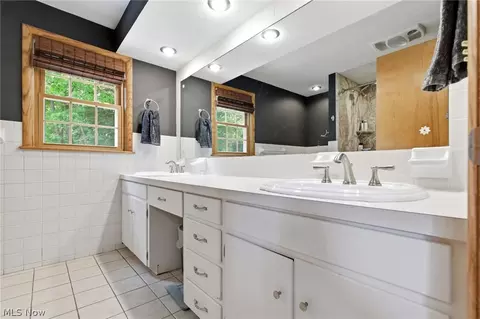 Bath - 858 Cliffside Dr, Akron, OH 44313 photo 1 of 3