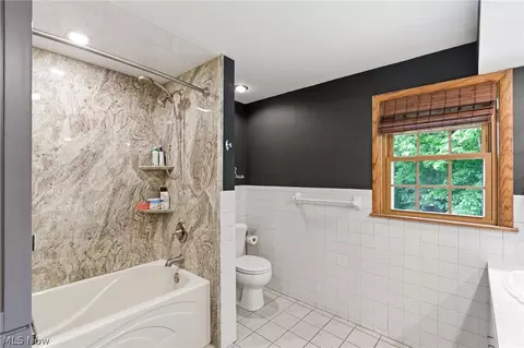 Bath - 858 Cliffside Dr, Akron, OH 44313 photo 2 of 3