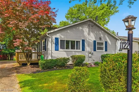 1122 Bel Air Dr NW, North Canton, OH 44720