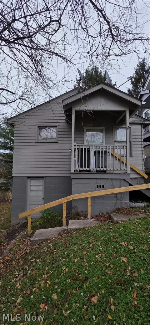 1406 N 6th St, Martins Ferry, OH 43935