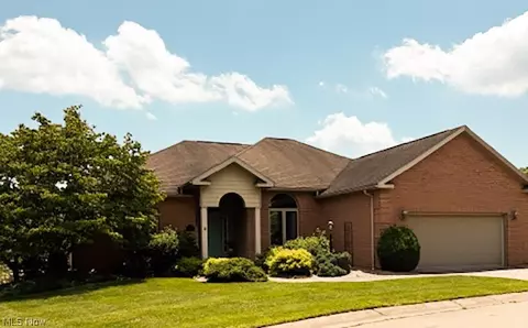 4 Greenmont Gdns, Vienna, WV 26105