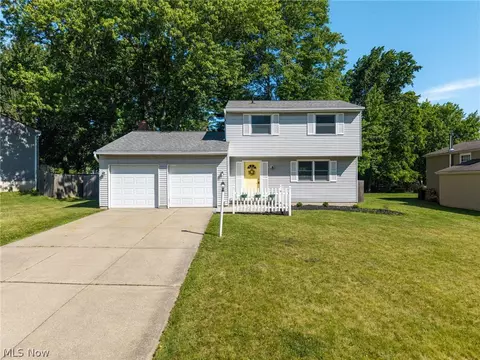 1055 Gentry Dr, Medina, OH 44256