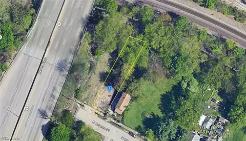 361 N Adams St, Akron, OH 44304