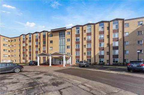 25735 Lorain Rd #315, North Olmsted, OH 44070