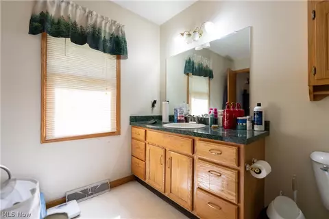 Bath - 6246 Marelis Ave NE, Canton, OH 44721 photo 4 of 4