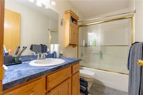 Bath - 6246 Marelis Ave NE, Canton, OH 44721 photo 3 of 4
