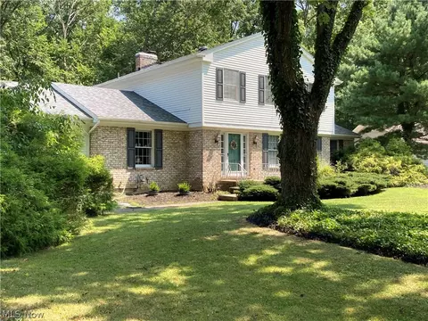 553 N Briarcliff Dr, Canfield, OH 44406