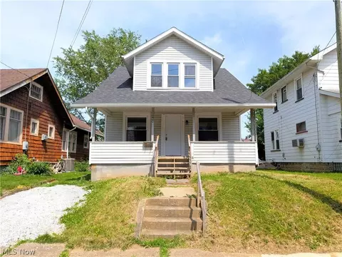 864 10th St NE, Massillon, OH 44646