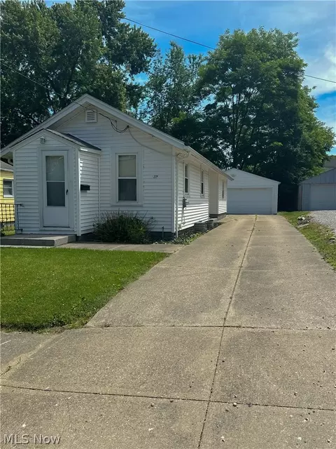 1275 Sawyer Ave, Akron, OH 44310