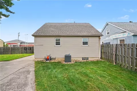 Exterior - 638 Brandon Ave, Struthers, OH 44471 photo 5 of 9