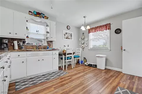 Kitchen - 638 Brandon Ave, Struthers, OH 44471 photo 2 of 4