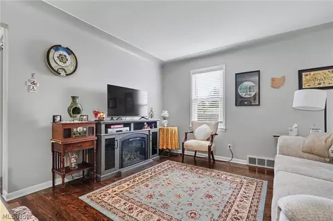 Living - 638 Brandon Ave, Struthers, OH 44471 photo 1 of 1