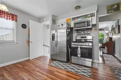 Kitchen - 638 Brandon Ave, Struthers, OH 44471 photo 3 of 4