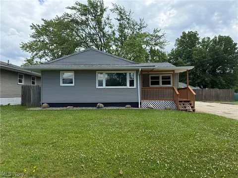 3160 Linda Dr NW, Warren, OH 44485