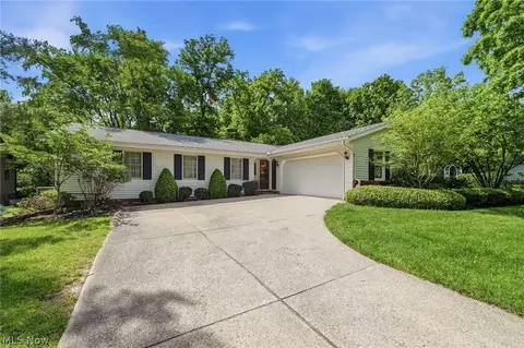 992 Fireside Dr, Brunswick, OH 44212