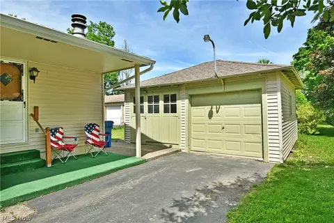 Exterior - 722 5th St, Struthers, OH 44471 photo 5 of 6