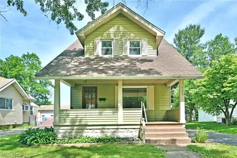 722 5th St, Struthers, OH 44471